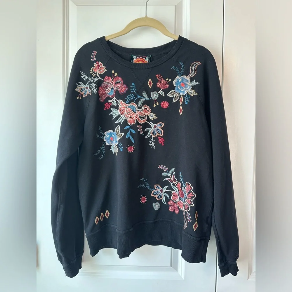 Johnny Was Denali Raglan Sweatshirt Floral Embroidered Crewneck Sz Small Black